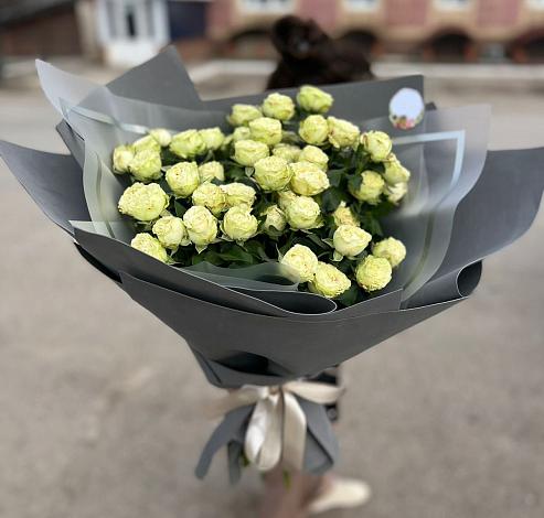 Букет Белые кустовые розы Солинеро в Бавтугае