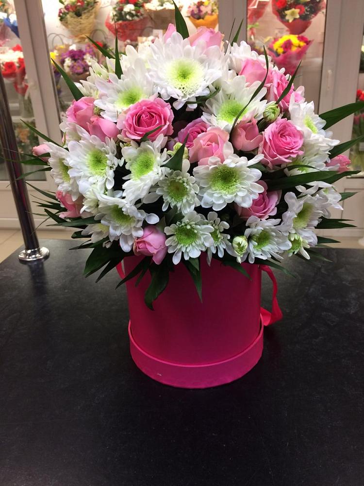 Цветочная композиция из Розы и Хризантемы в шляпной коробке в Бавтугае